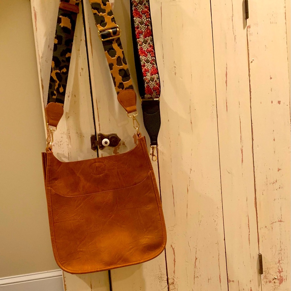Crossbody bag w multiple straps